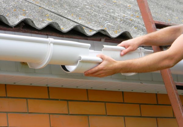 Gutter Hanging in Bloomington